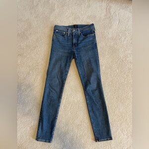 J, Crew Factory 9” Mid-Rise Skinny Jean in Signature (medium) Stretch, Size 27